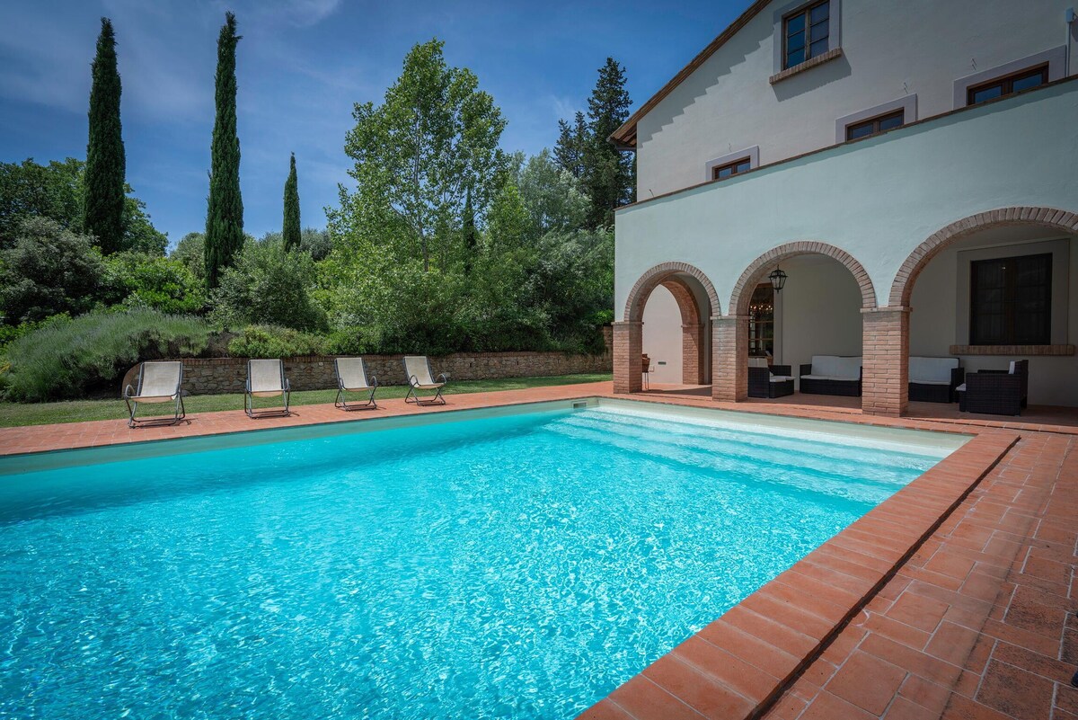 Villa Salvucci with private pool in San Gimignano