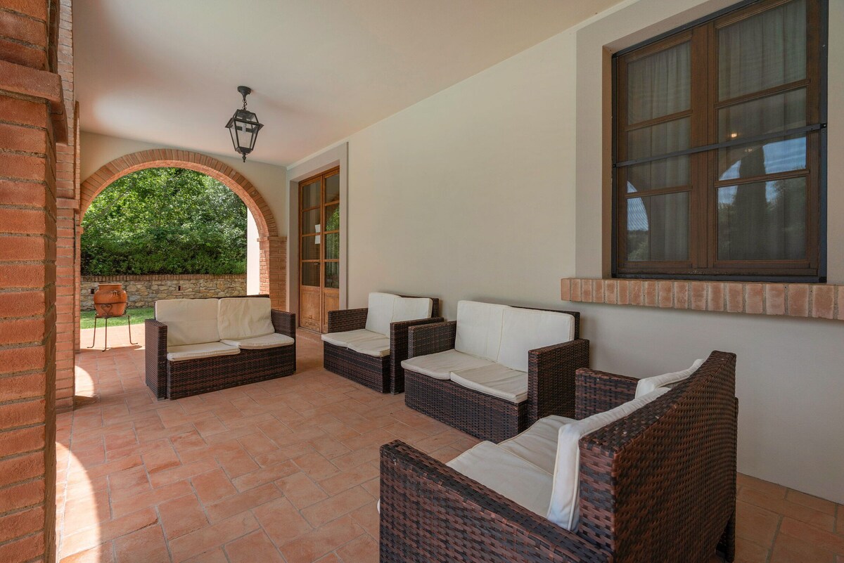 Villa Salvucci with private pool in San Gimignano