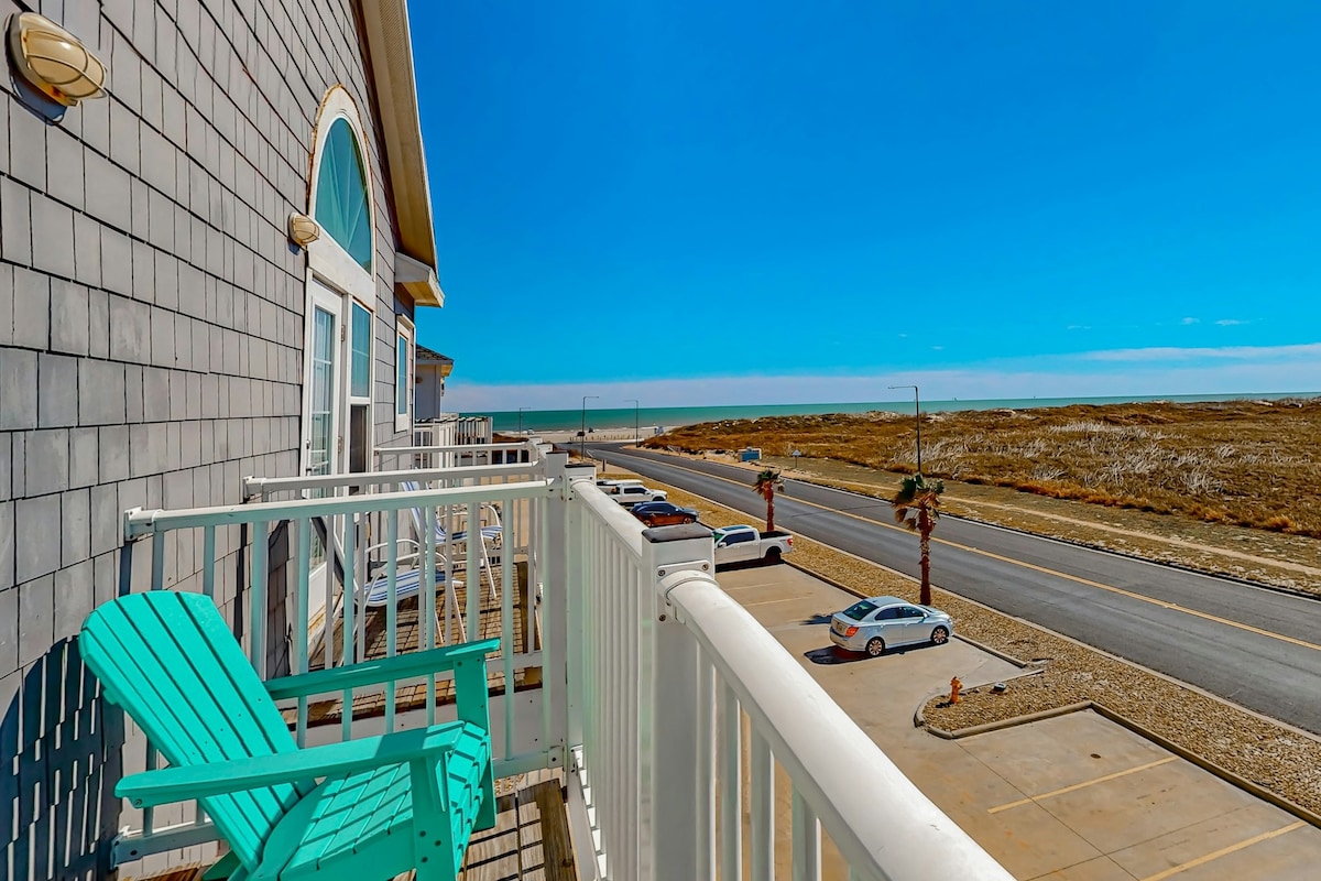 4BR snowbird-friendly ocean townhome with pool