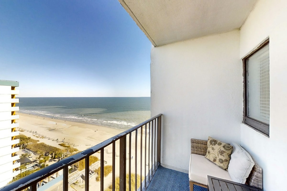 2BR oceanfront condo with pools, hot tub, balcony