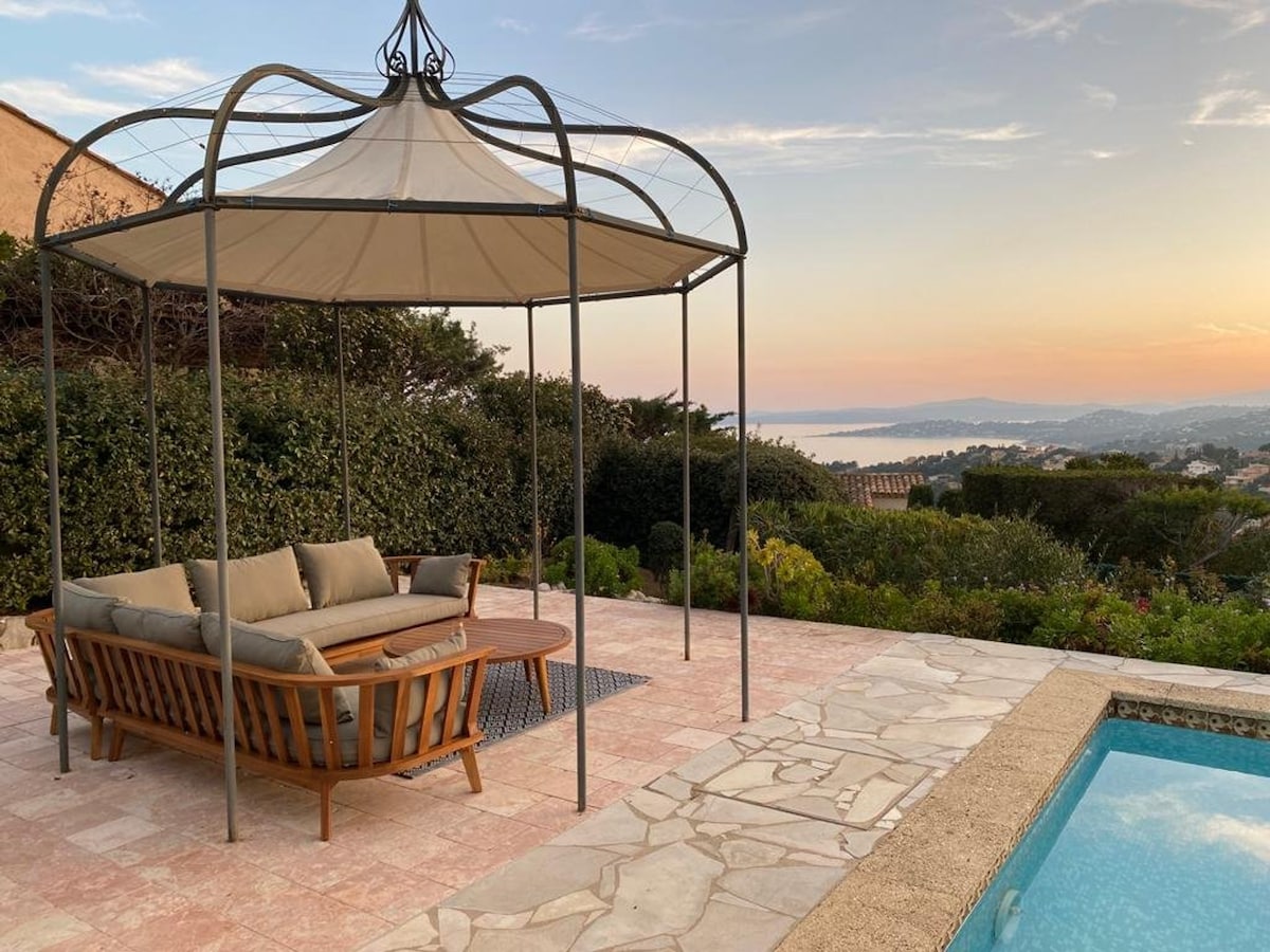 Villa piscine avec vue sur la baie de St-Tropez