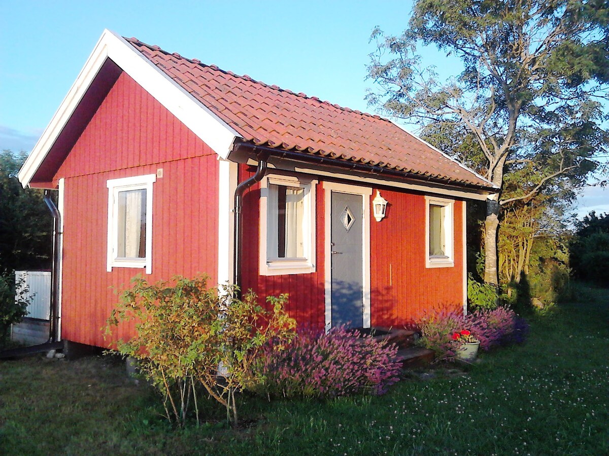 Cozy cottage in Äleklinta, north of Borgholm, clos