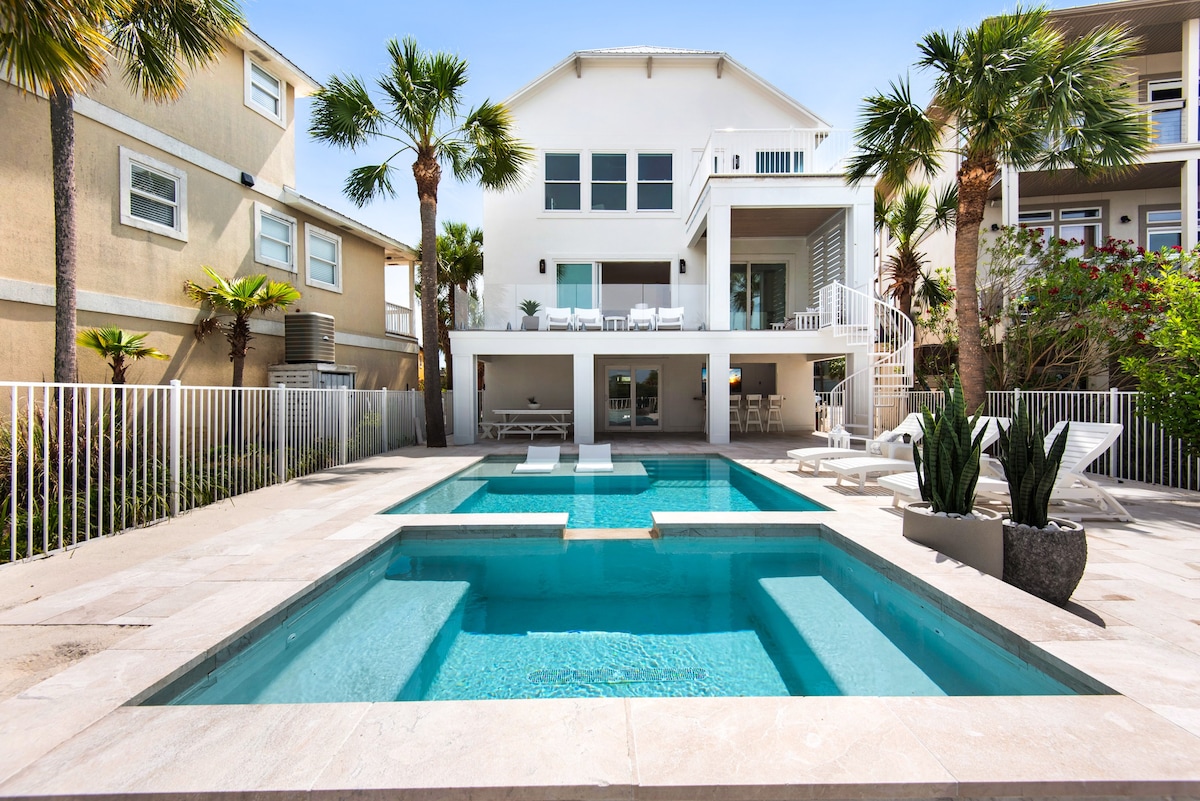 Stunning Luxury Home-Private Pool-WHAT-A-BEACH