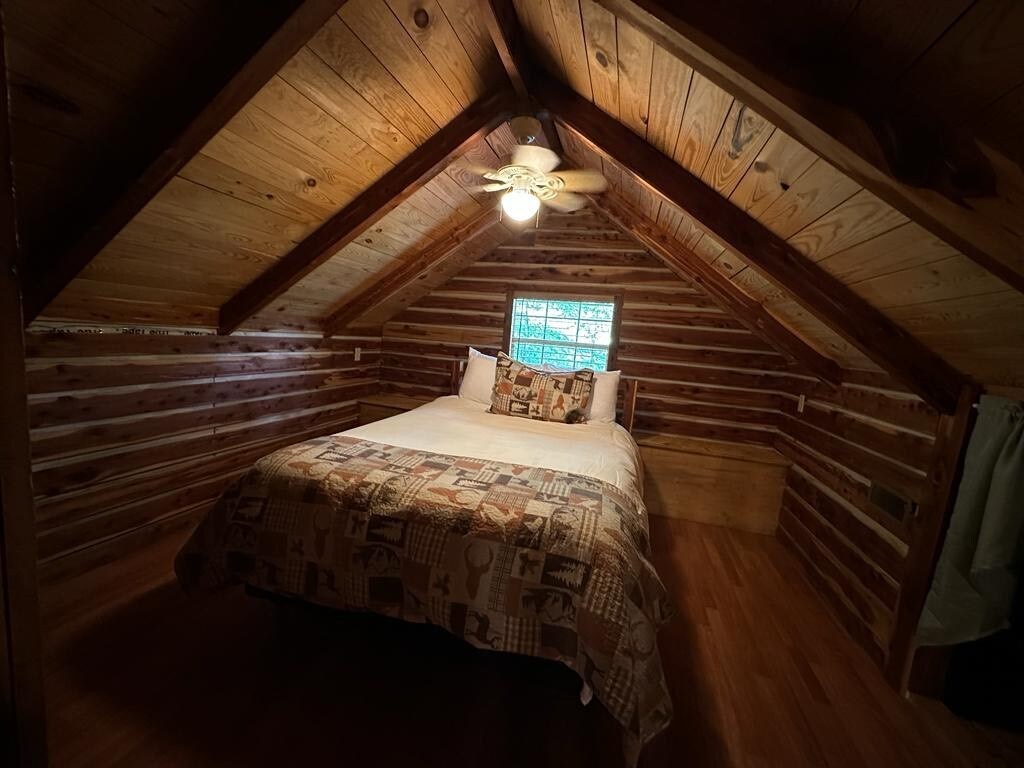 Hummingbird Hideaway, Twin Lakes Country Cabins