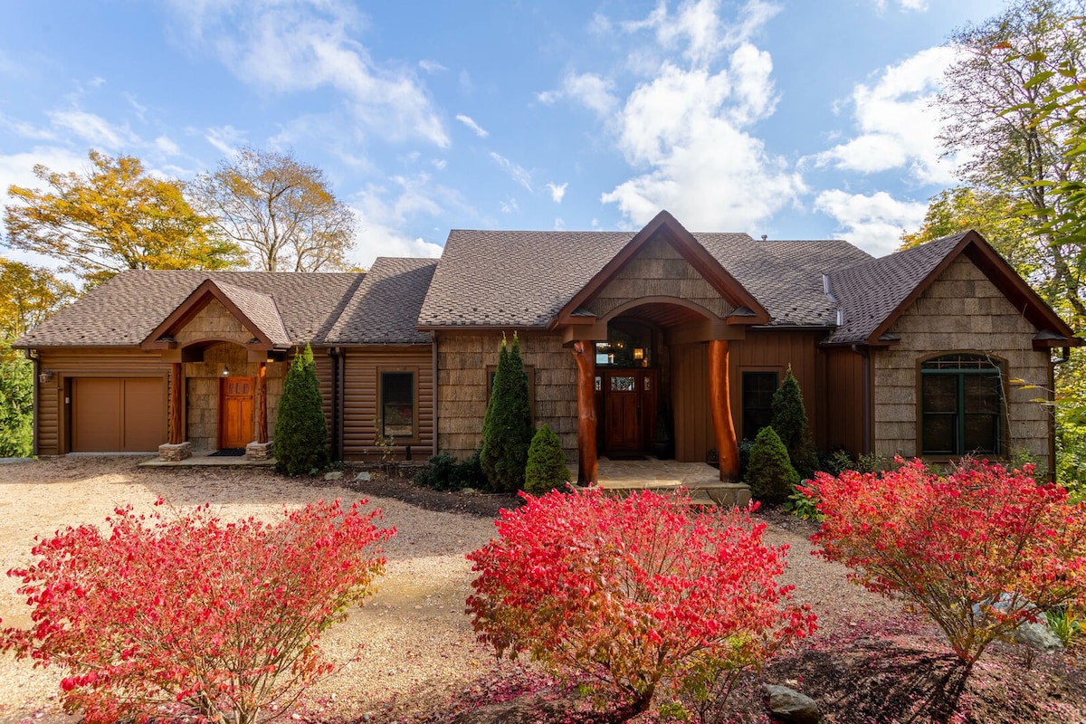 Buckhorn Lodge - Luxury! 70 Mile View! Hot Tub!