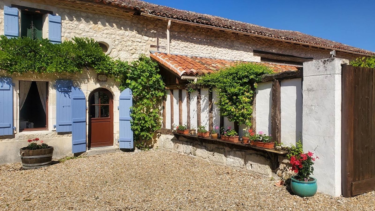 Gîte Coquelicot dans maison XVIe siècle - piscine