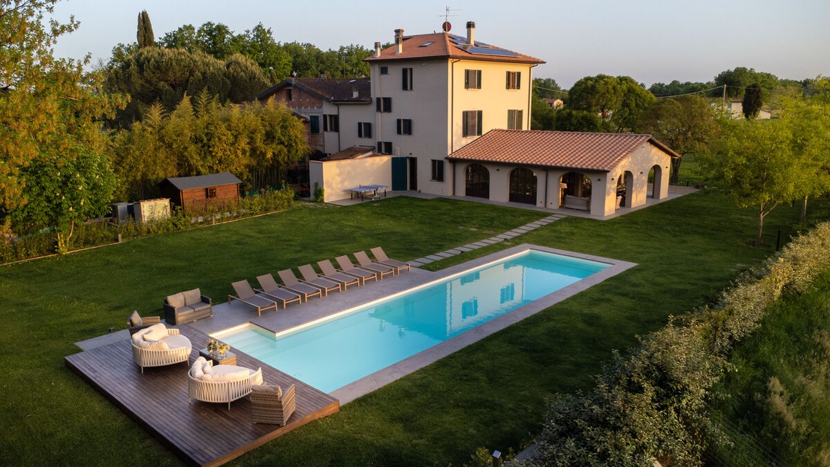 Villa del Nonno, Luxury Tuscan Farmhouse with Priv