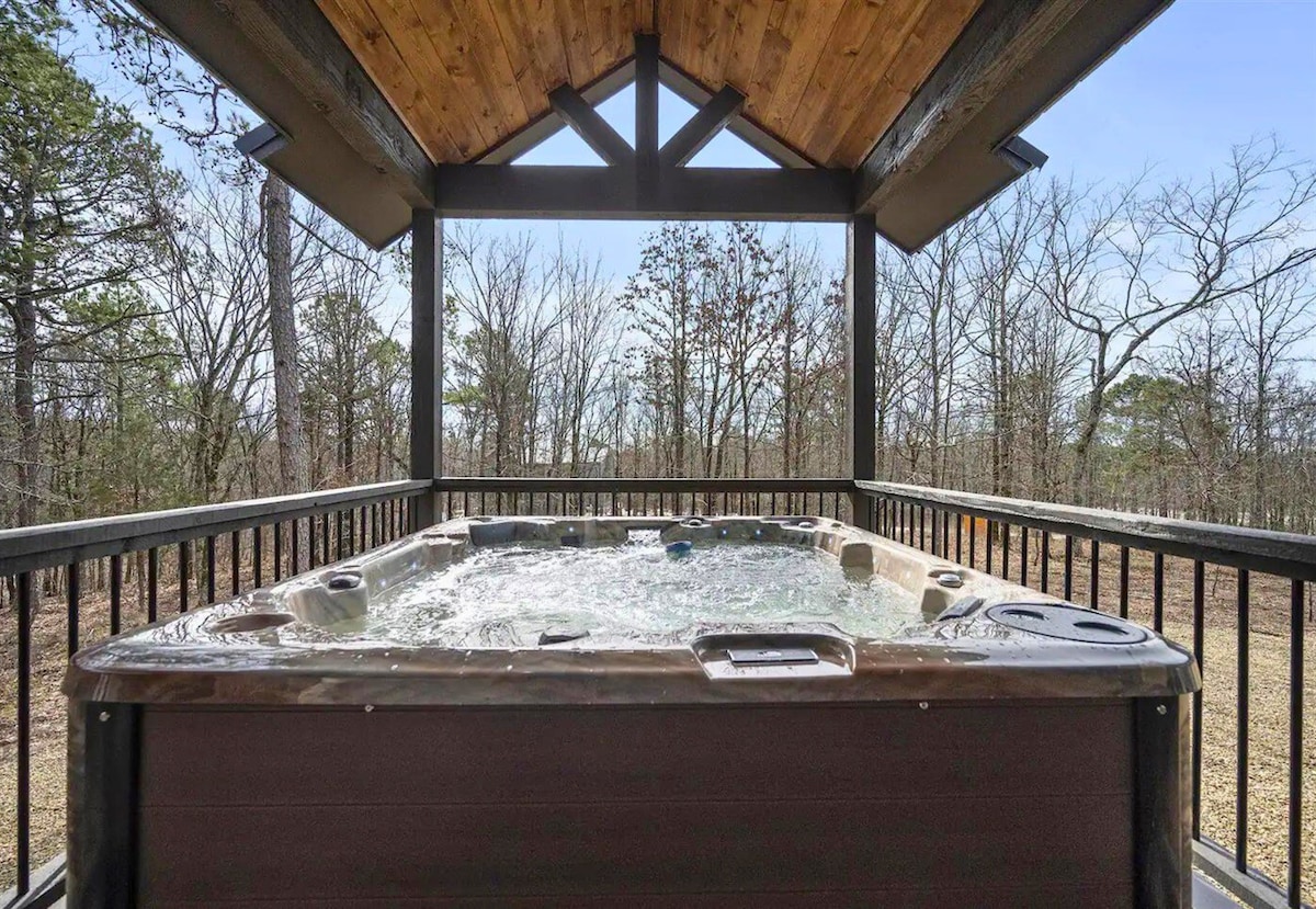 Pet-Friendly Retreats with Hot Tubs & Games