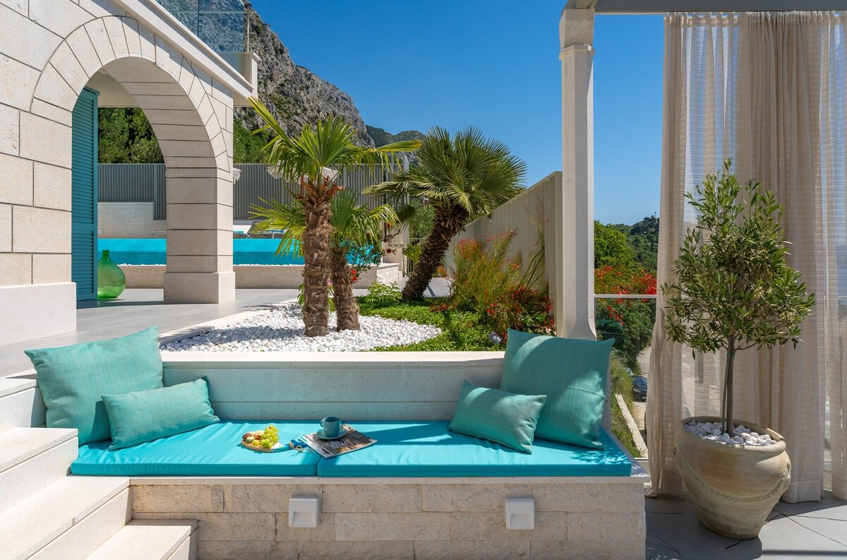 New! Casa GENI-heated pool, 3 bedrooms, sea views