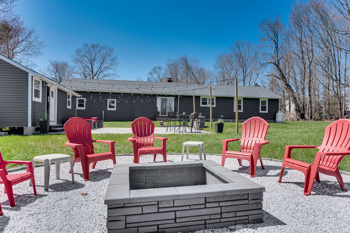 Beautiful Eliot Retreat w/ Fire Pit & Game Room!
