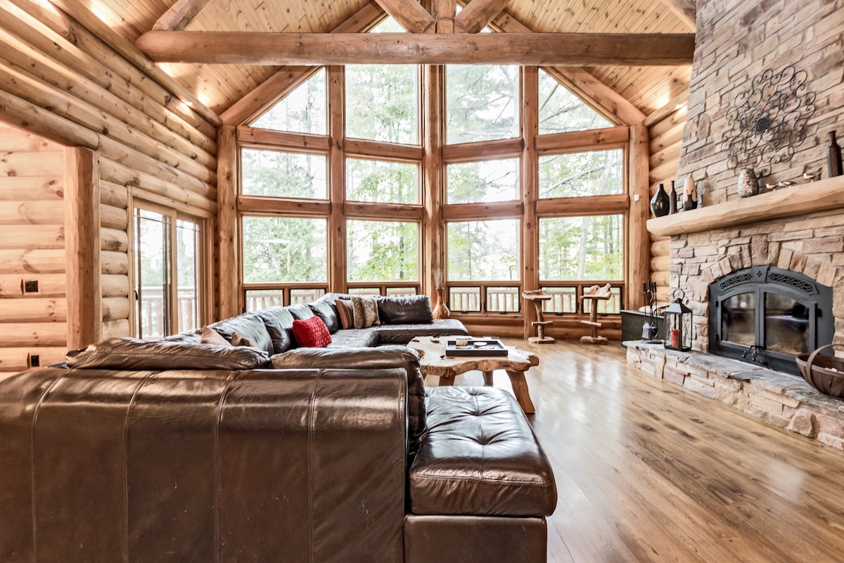 Heron Lodge | Lakefront + Hot Tub + Theater Room