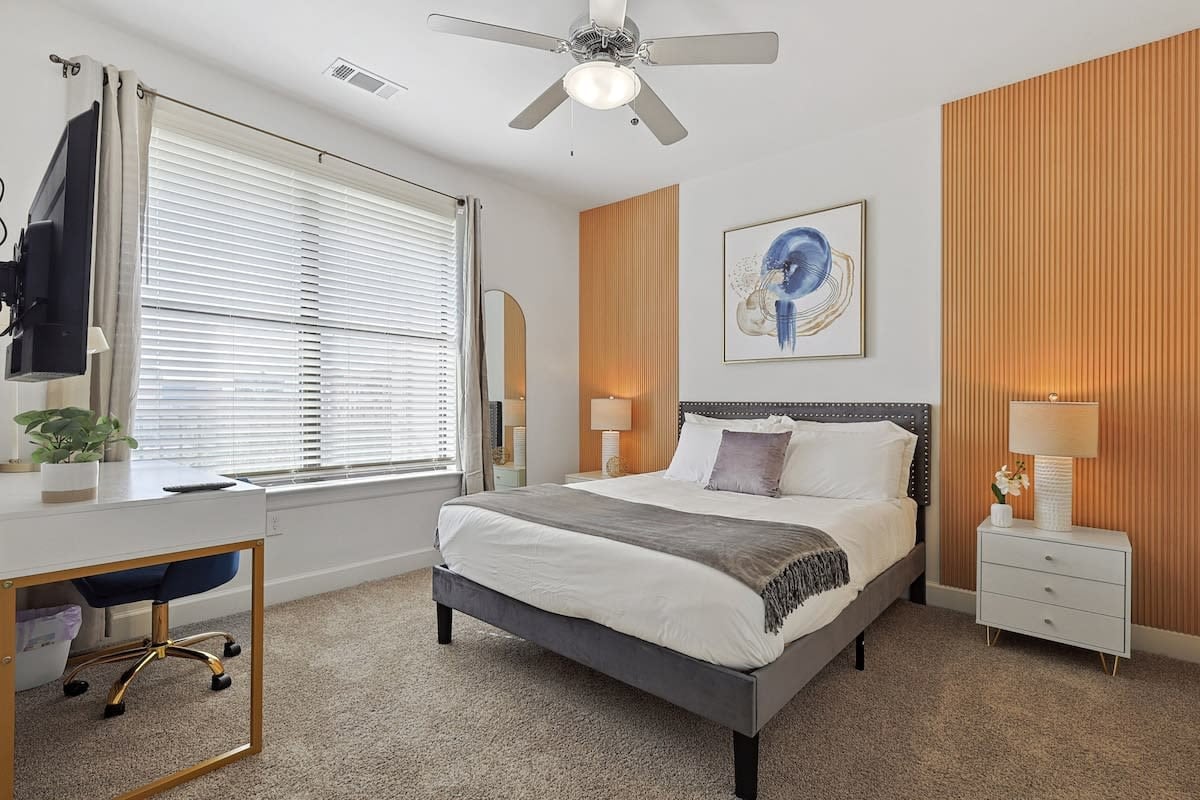 Remodeled Luxe 2B near Legacy West | Fast Wi-Fi, G