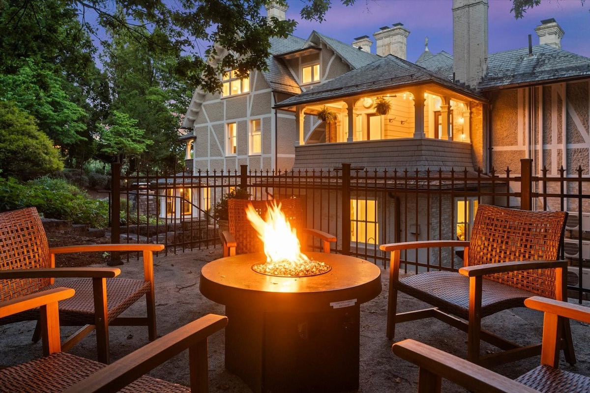 The Queen Anne Suite at Oakdene: Historic Inn