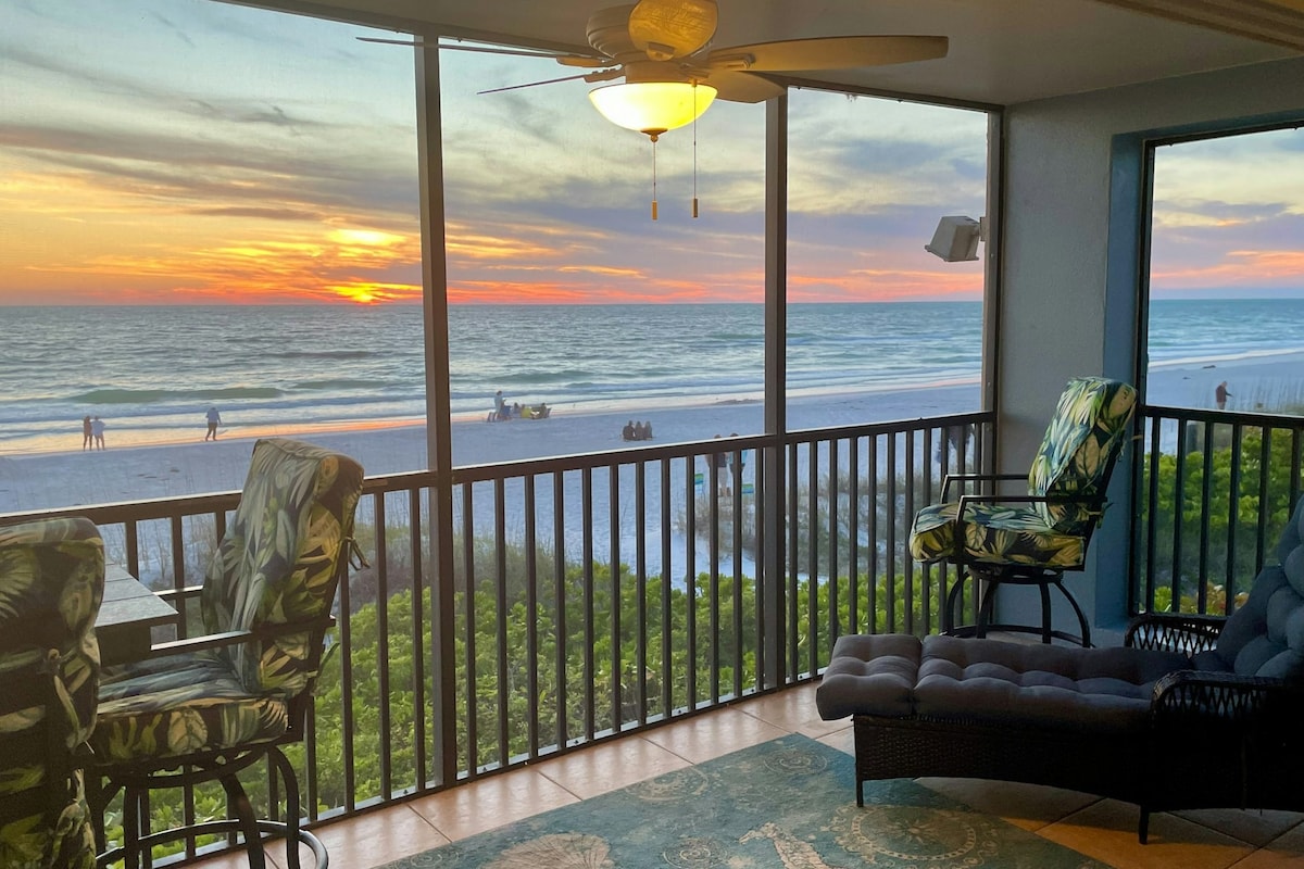 2BR luxury Gulf-front condo with beach access