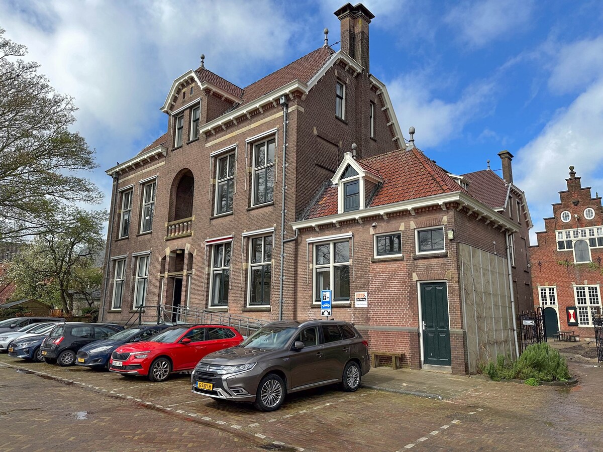 Beautiful monumental house central in Enkhuizen