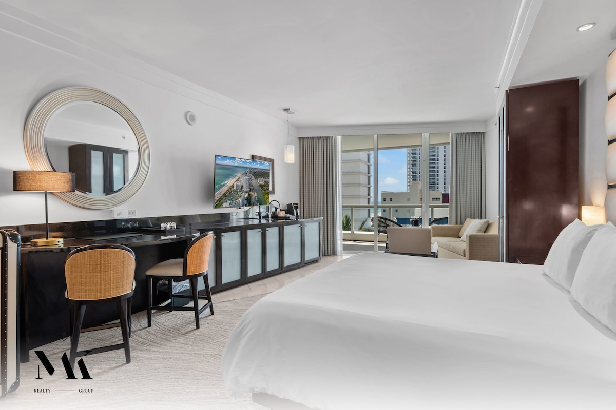 FontaineBleau|Balcony w/ Direct Resort & OceanView