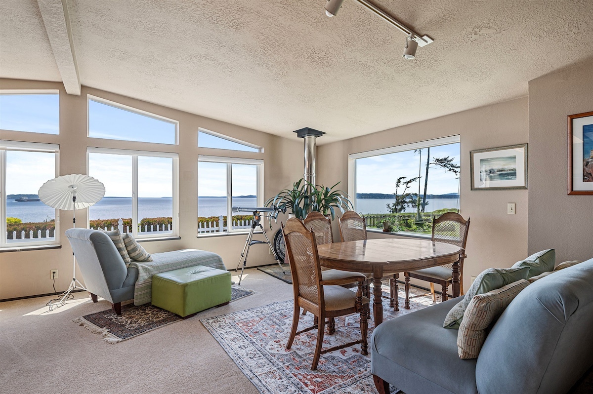 Quaint Waterfront stay on Puget Sound | Savvy VRM