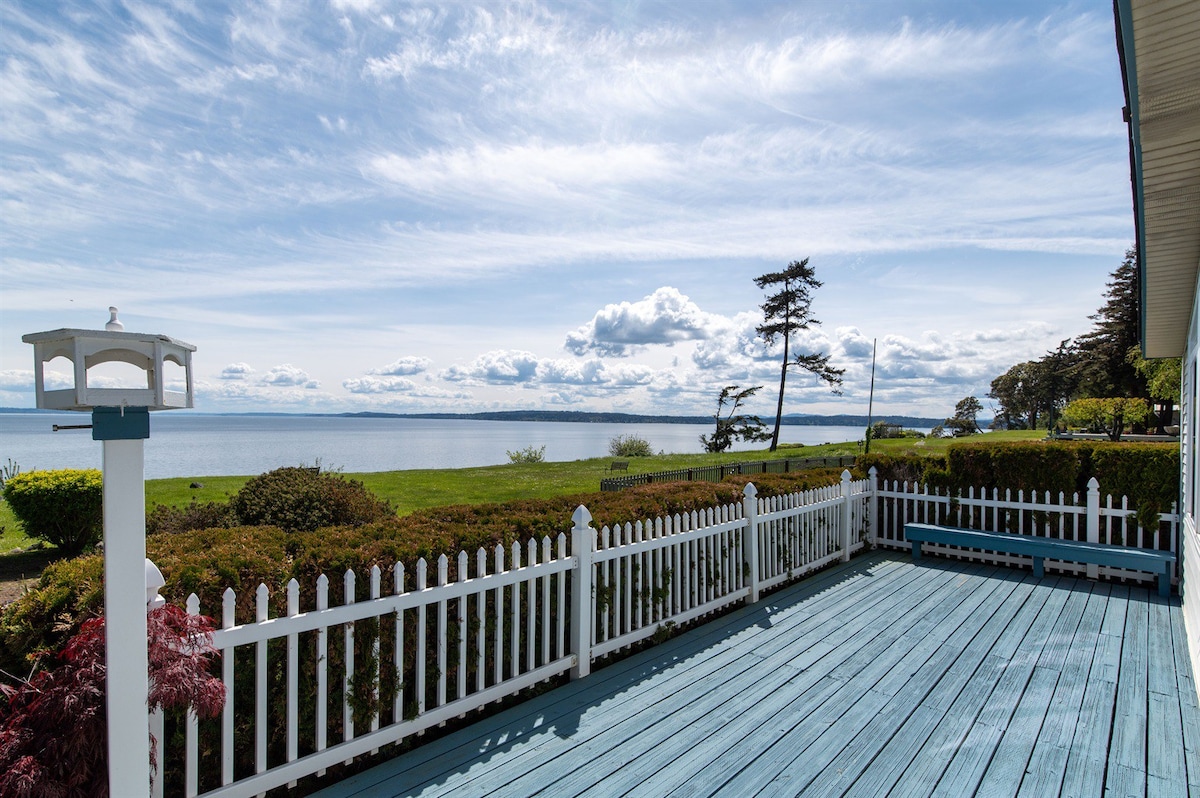 Quaint Waterfront stay on Puget Sound | Savvy VRM