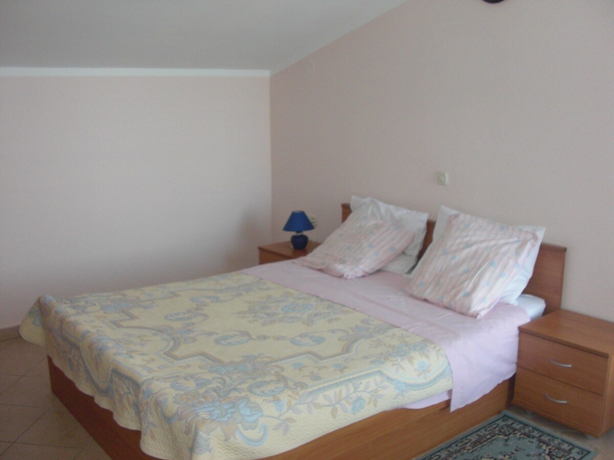 A-23026-h Three bedroom apartment with terrace and