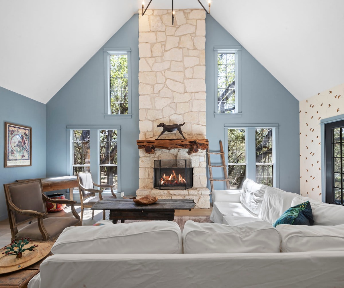 Starry Blue House - Your Hill Country Retreat
