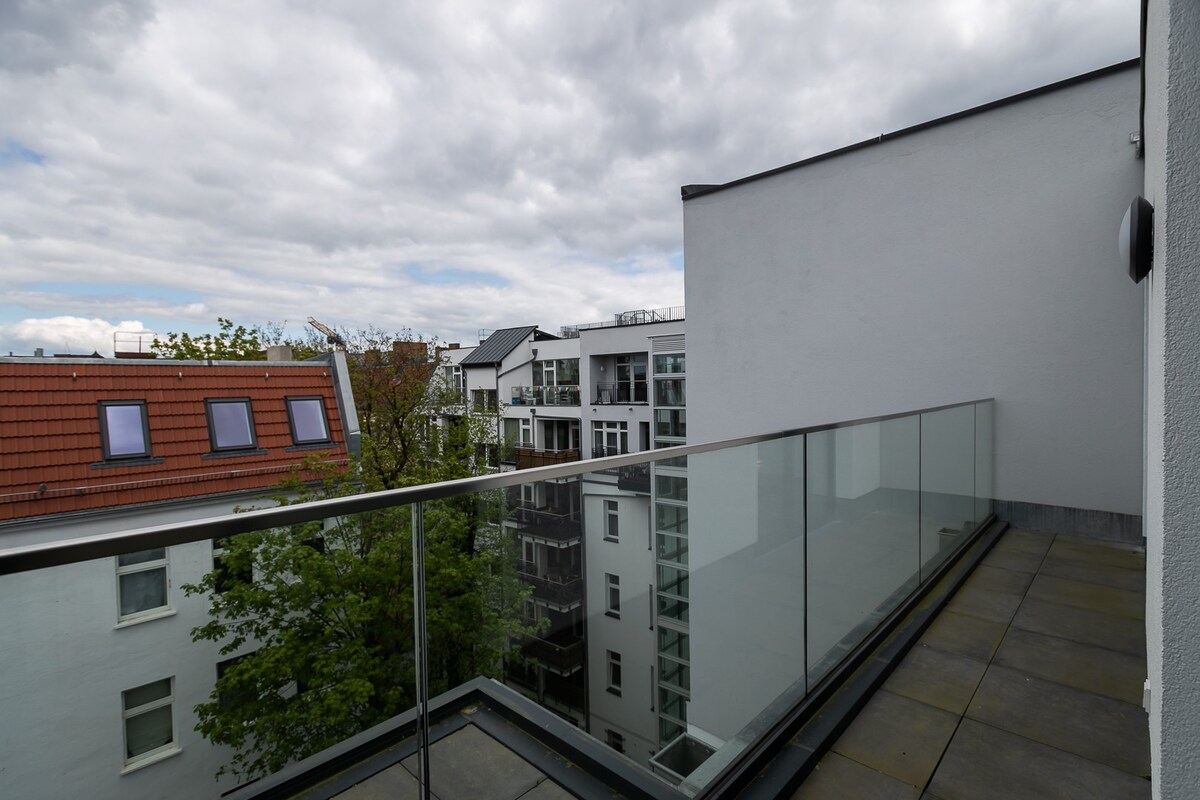 柏林带阳台的顶层复式公寓