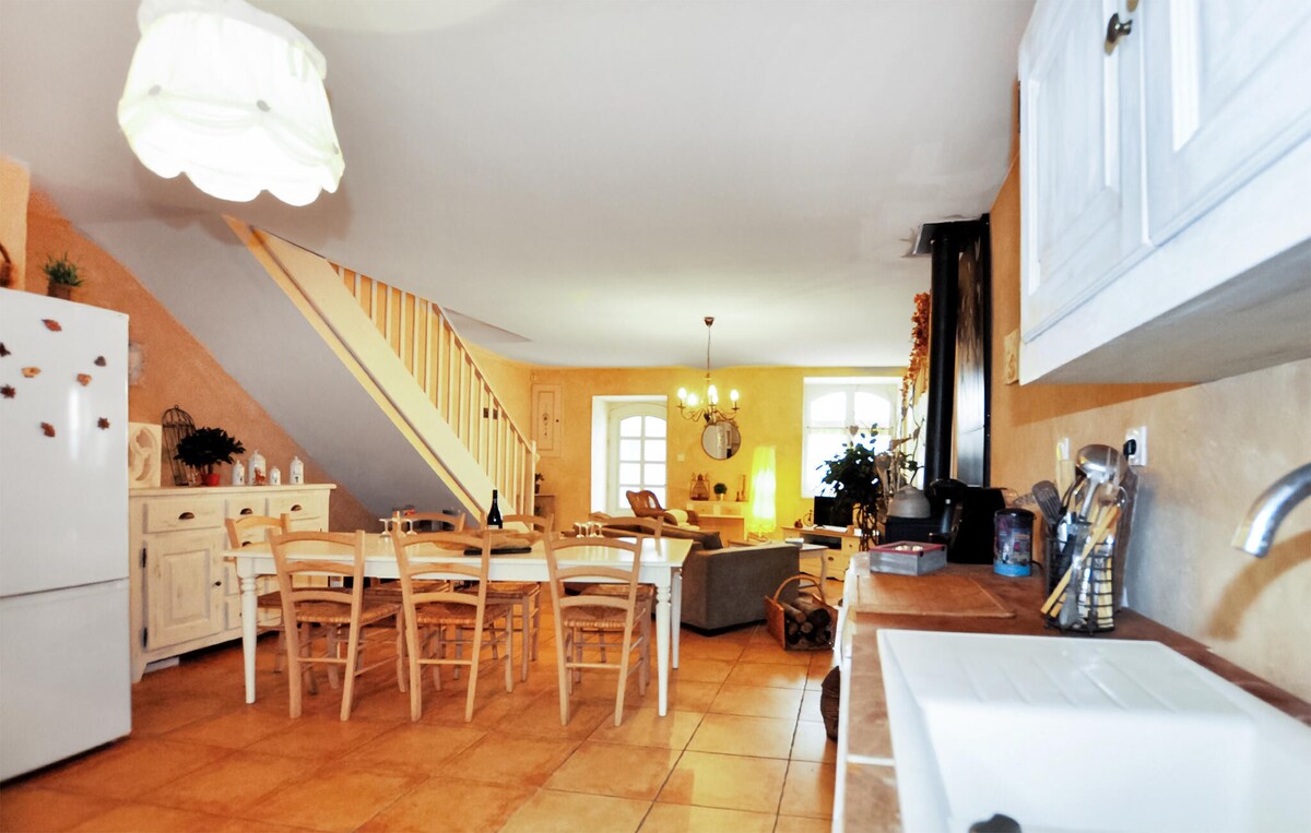 Gorgeous home in Saint-Jean-du-Bruel with kitchen