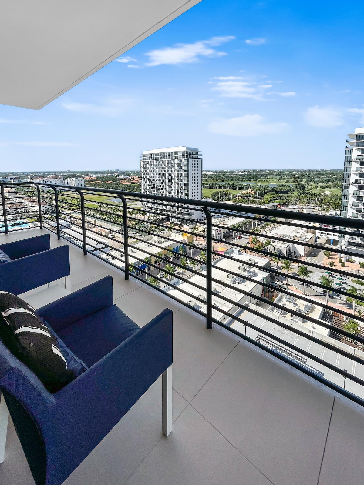 Relaxing Doral Oasis: Spacious Charm