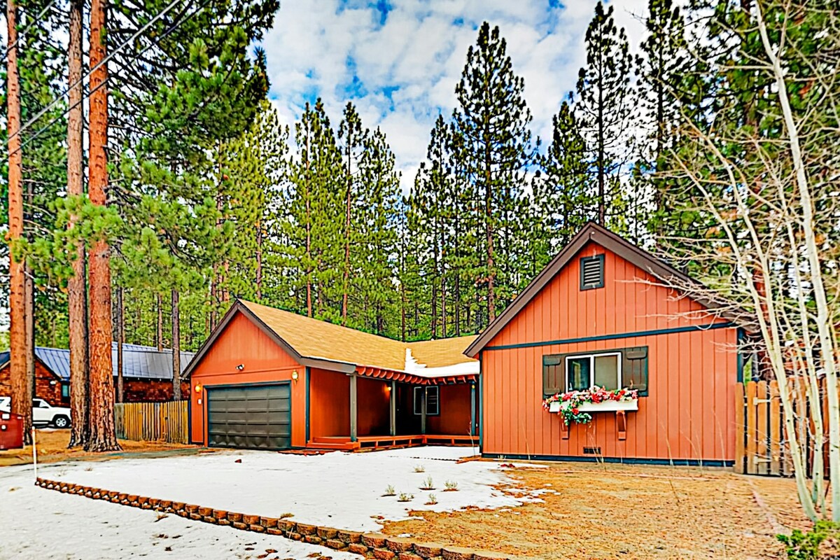 Classic 4BR Lake Tahoe Cabin | Fireplace | W/D