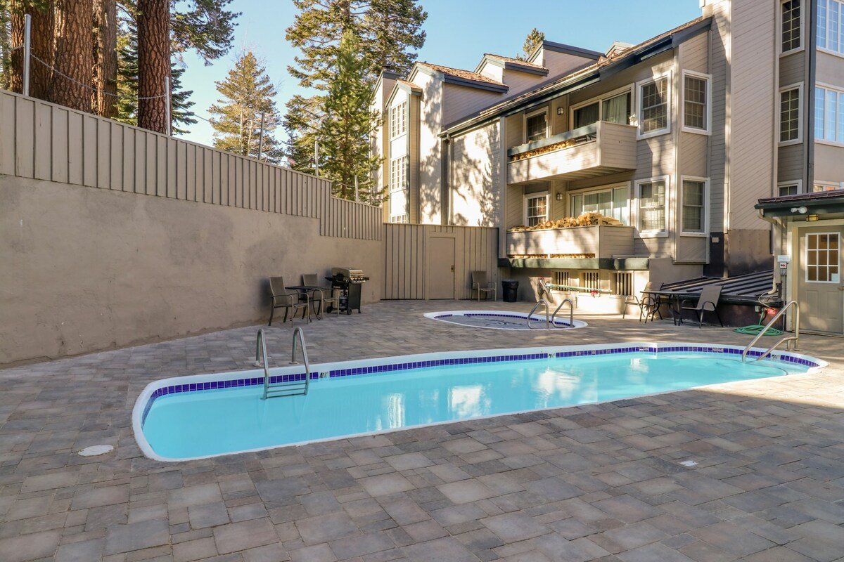 Updated 2BR | Hot Tub | Fireplace | Balcony