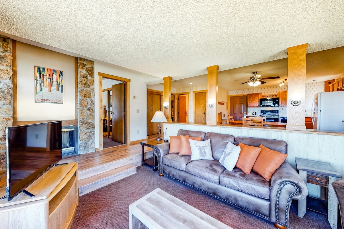 2BR Ski In/Out Mountainview | Pool | Deck