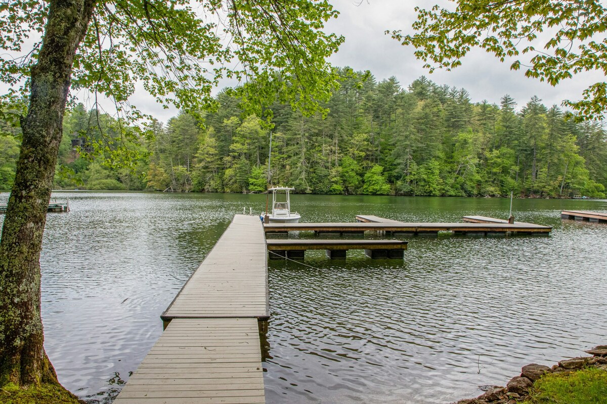 3BR dog-friendly cottage with dock access, & canoe