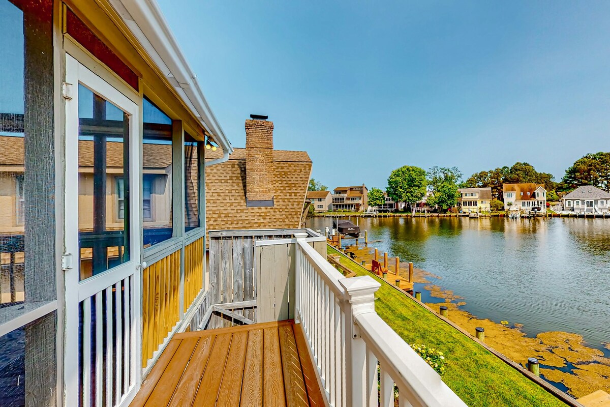 3BR bayfront with views, screened porch
