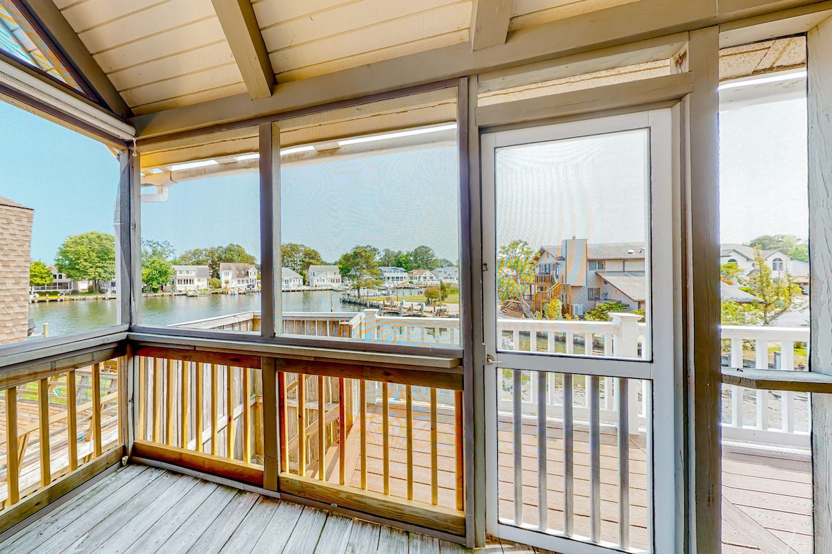 3BR bayfront with views, screened porch