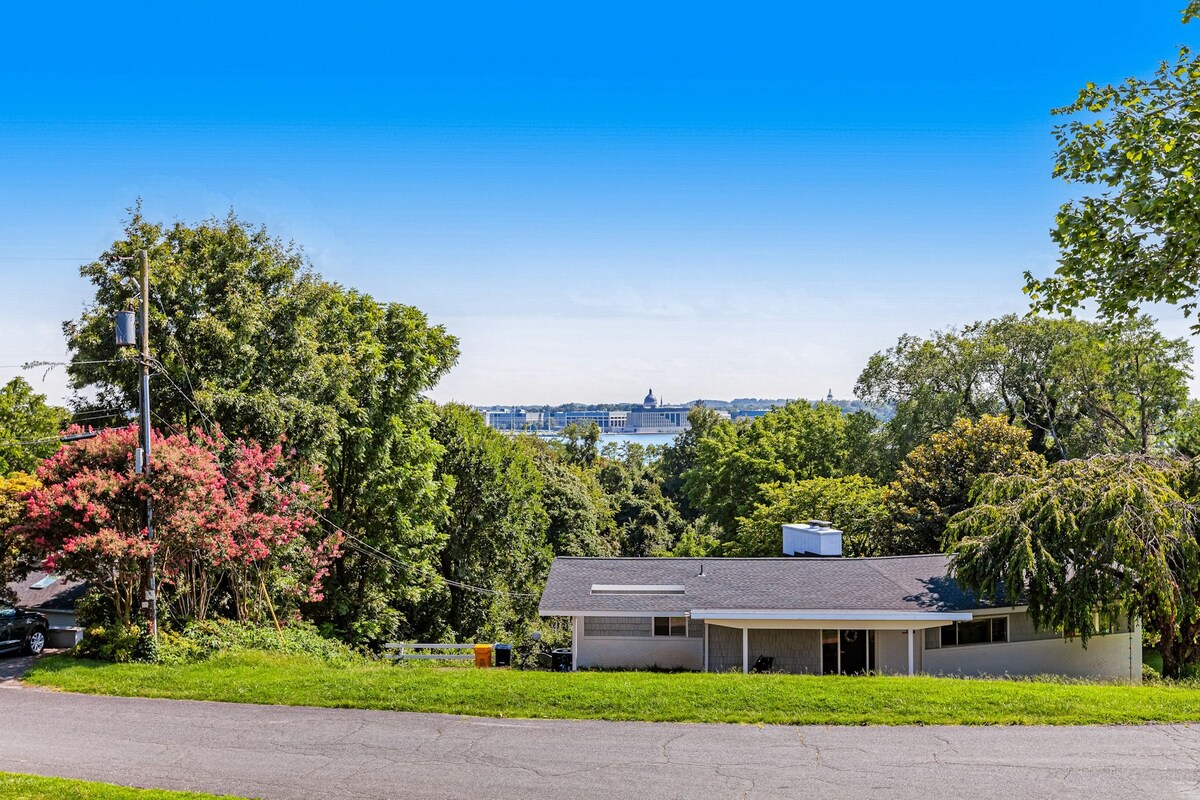 6BR elegant estate overlooking the Naval Academy