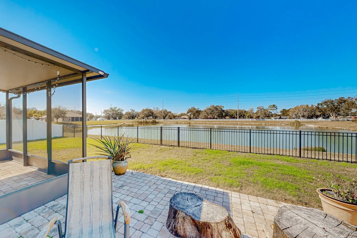 4BR open-concept home - patio, water view, & grill