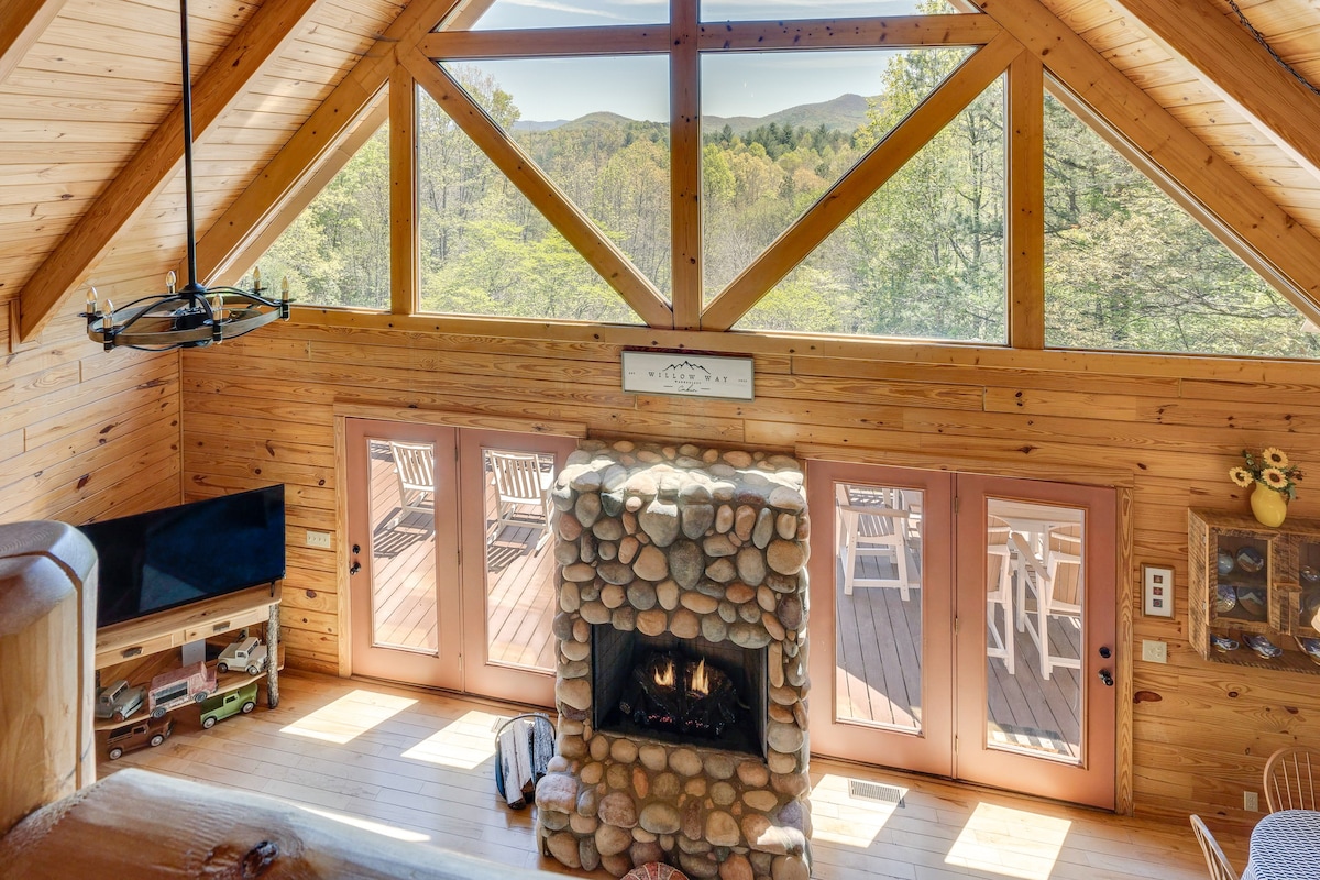 Warne Cabin w/ Deck & Lovely Mountain Views!