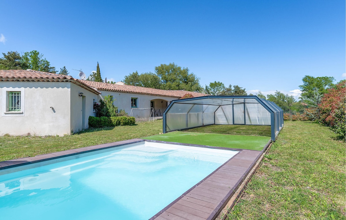Amazing home in Plan-d'Aups-Sainte-Bau with WiFi