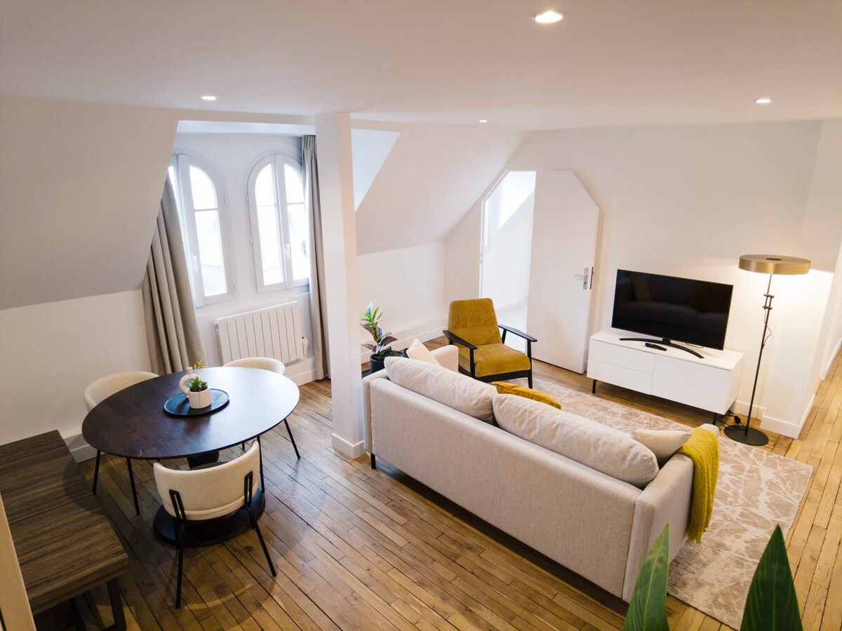 Copernic Middle | Luminous 2BR Apartment in Paris