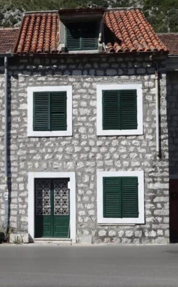 Beach edge, 4-Bed House in Muo Kotor
