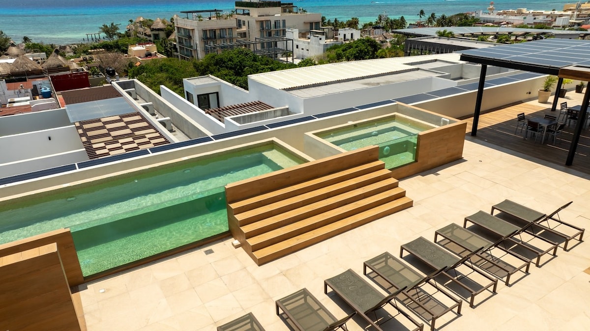 2BR Apt w/ Rooftop Infinity Pool & Great Location