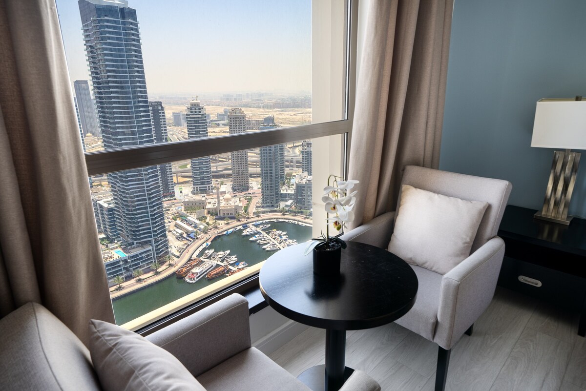 Luxurious Marina View Apartment