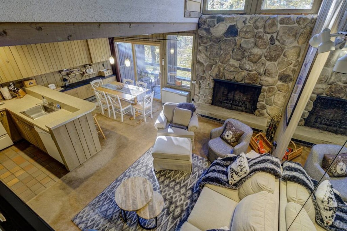 Townhouse near White Mtn Perfect for Large Groups