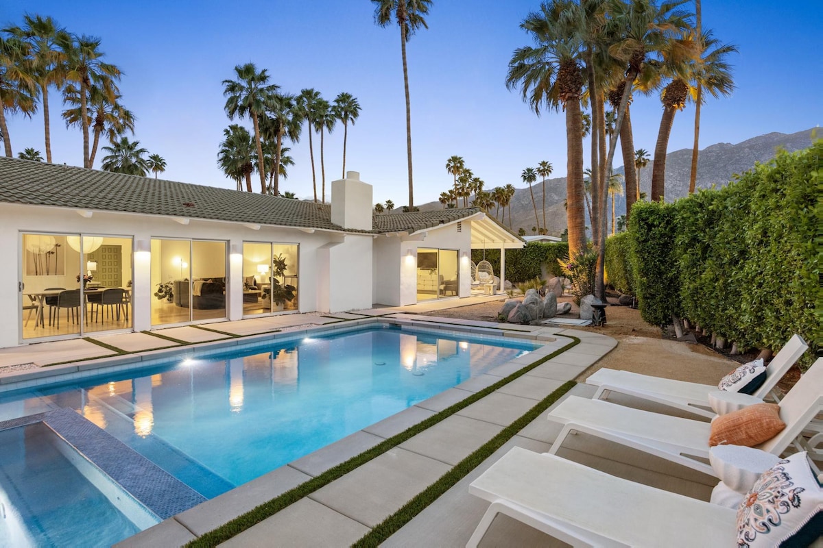 Palm Springs Home with Private Hot Tub and Pool!
