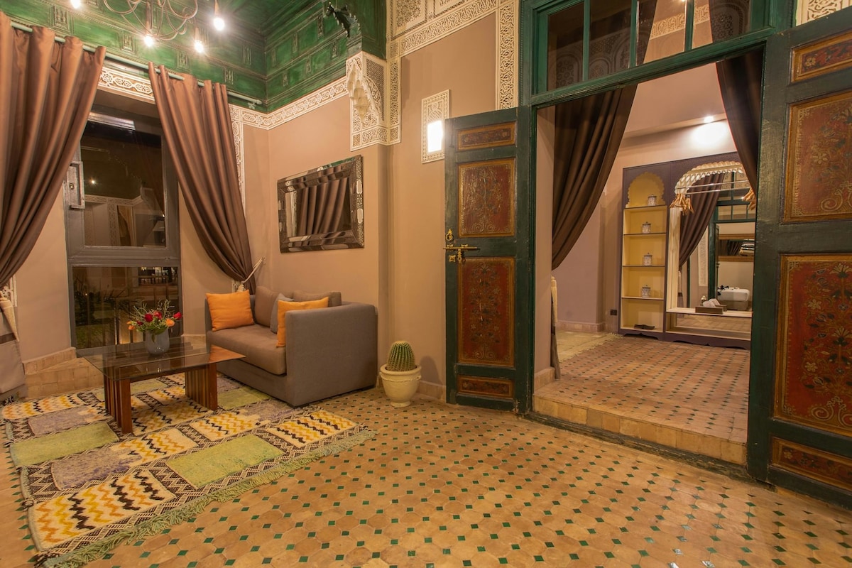 Secret Historical Palace in Medina's Heart