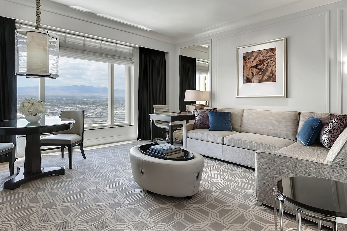 3 Luxury Two Queen City View at Palazzo