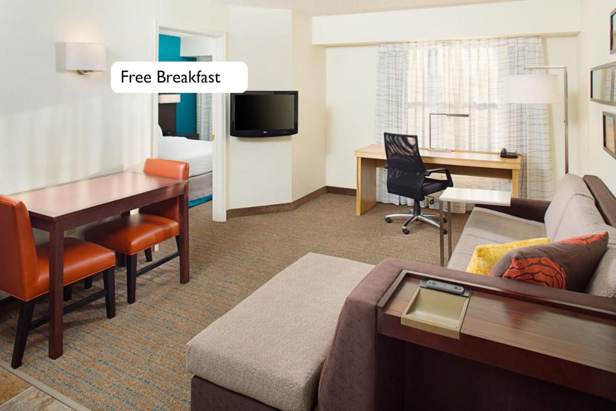 Enjoy the Free Breakfast-Modern Comfortable Suite
