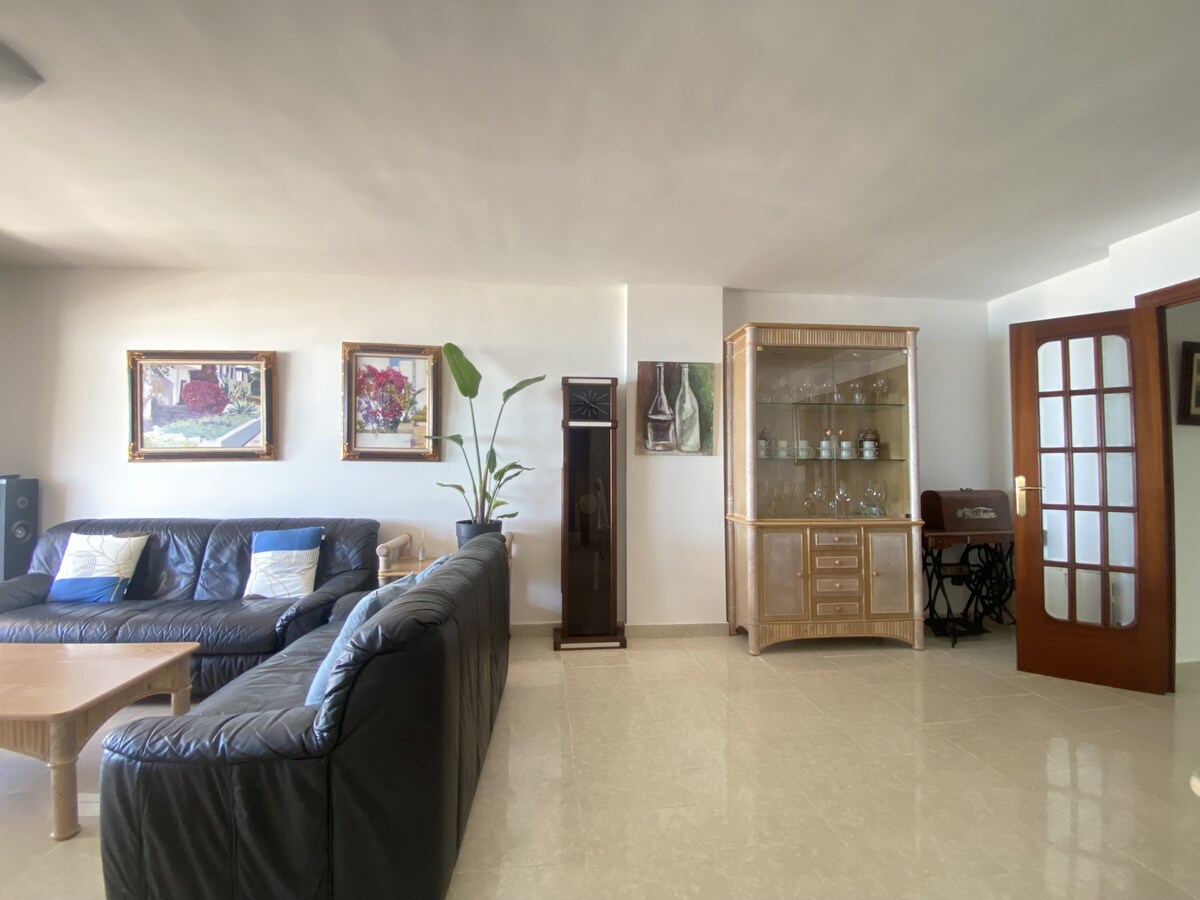 R151 Beachfront apartment in Calafell