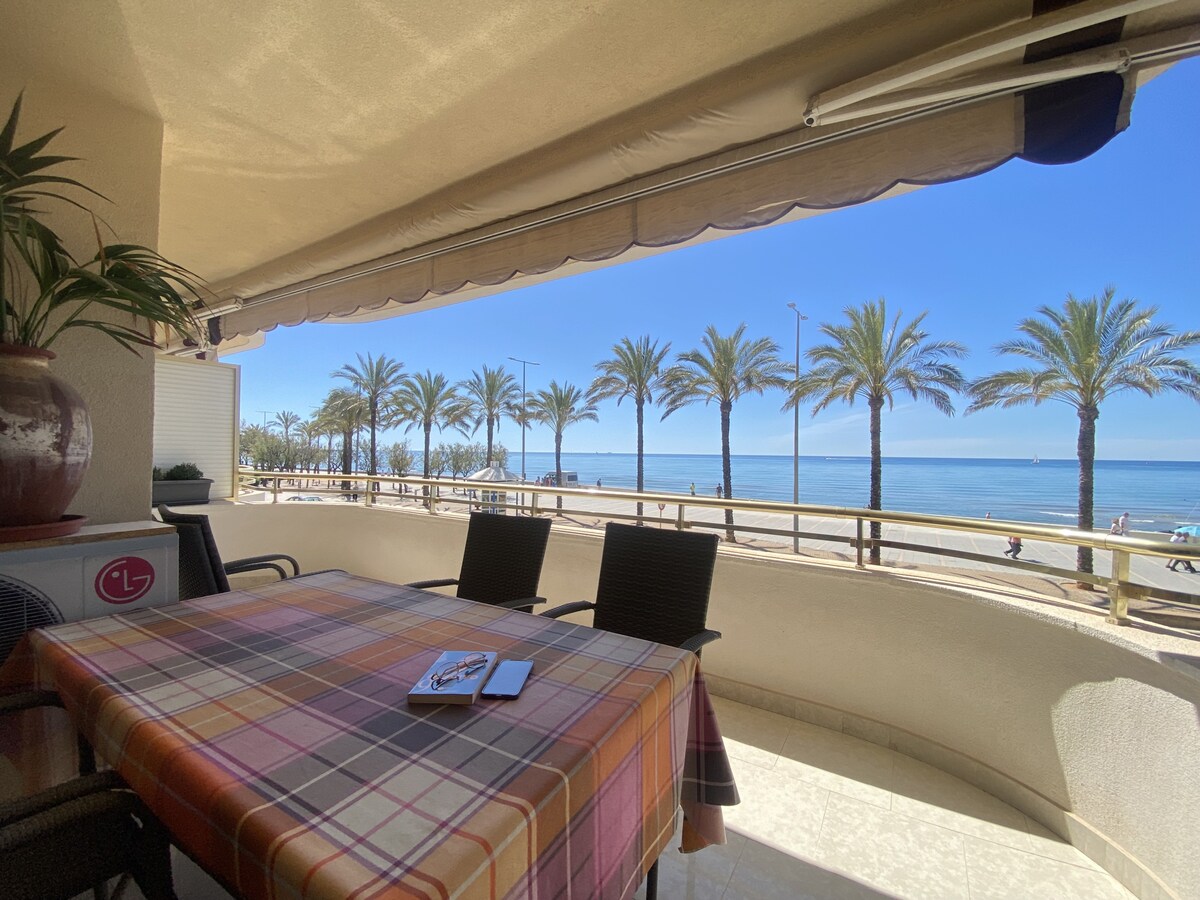 R151 Beachfront apartment in Calafell