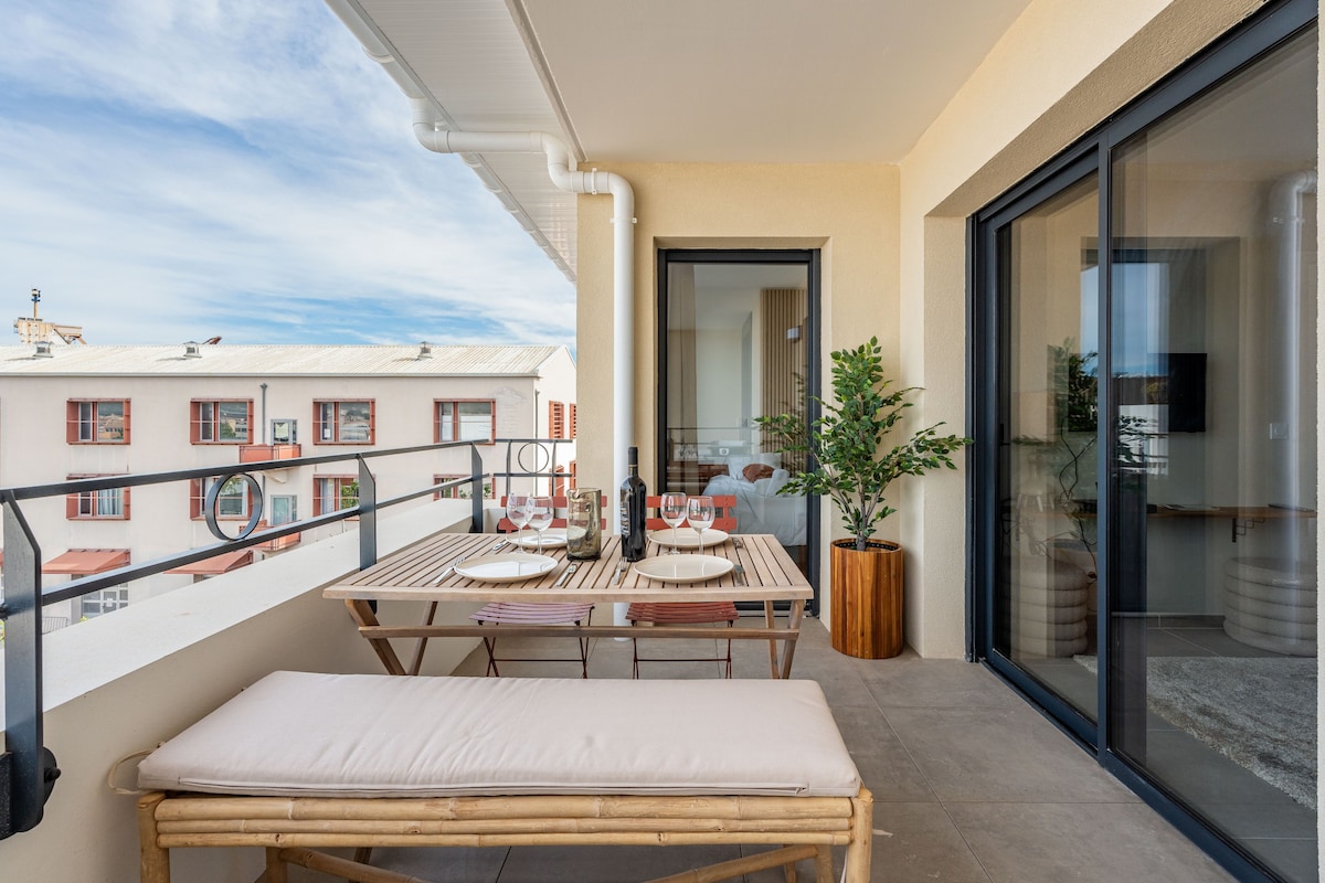 Cambet. Terrace with sea view, air con, parking.