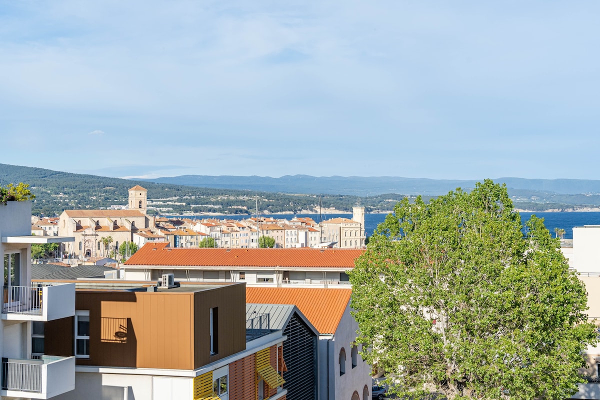 Cambet. Terrace with sea view, air con, parking.